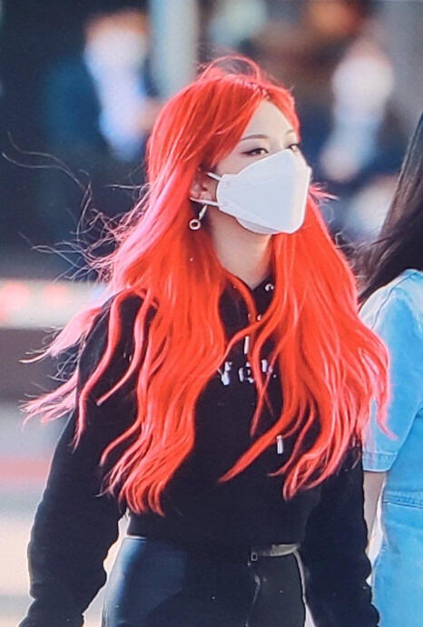 she became a SM trainee in 2016 and became a member of SM Rookies in the same year